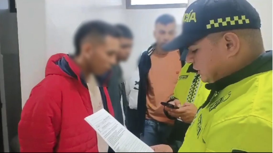 Capturan a sujetos que apuñalaron a gringo por robarlo en Usaquén Los tres sujetos fueron capturados por hurto y lesiones personales.