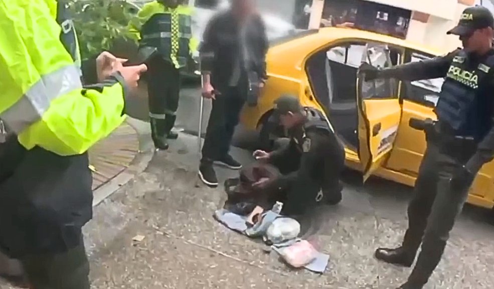 Capturan a taxista con más de 2.000 dosis de droga 3 Capturan a taxista con más de 2.000 dosis de droga En el taxi llevaba 2.000 dosis de tusi, 2,7 kilos de coca y un tarro de ketamina.