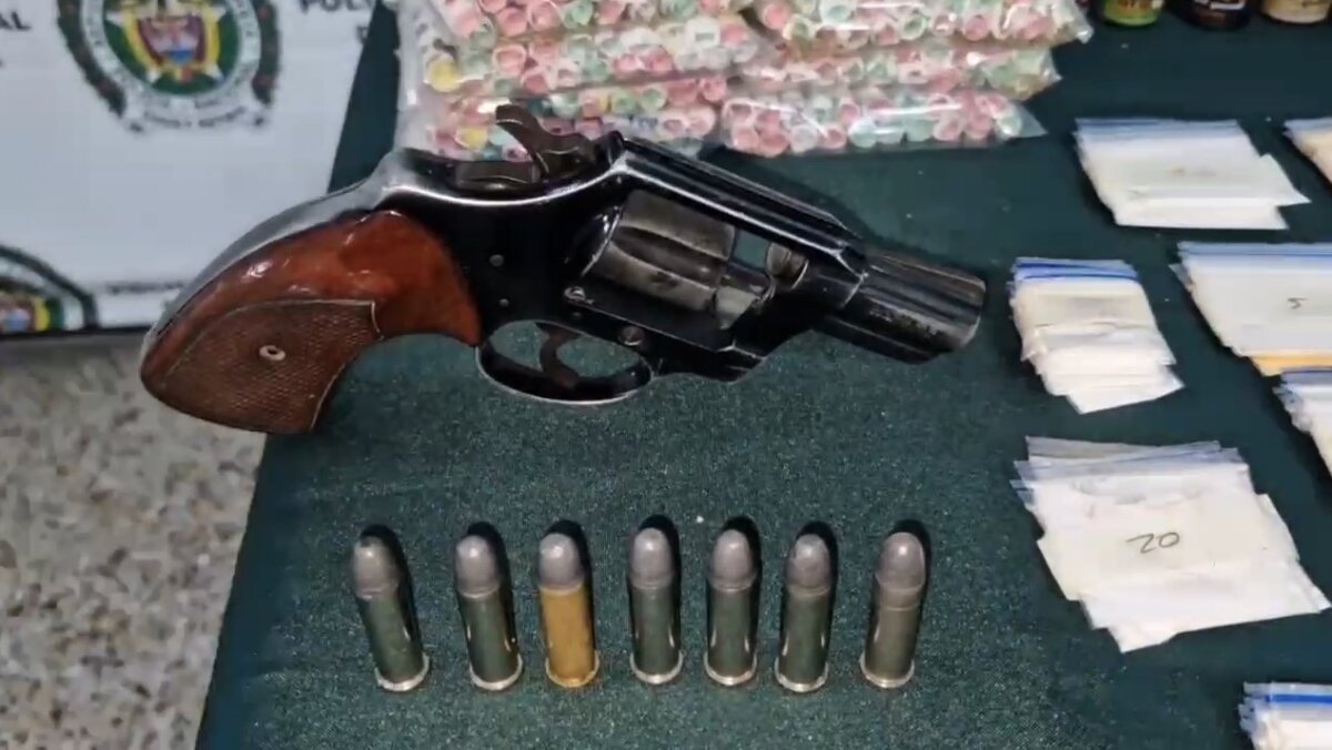 Cayó hombre conocido como el 'Zar del Popper y Tusi' en Bosa 1 Cayó hombre conocido como el 'Zar del Popper y Tusi' en Bosa El sujeto fue capturado en el barrio Piamonte, de la localidad de Bosa.