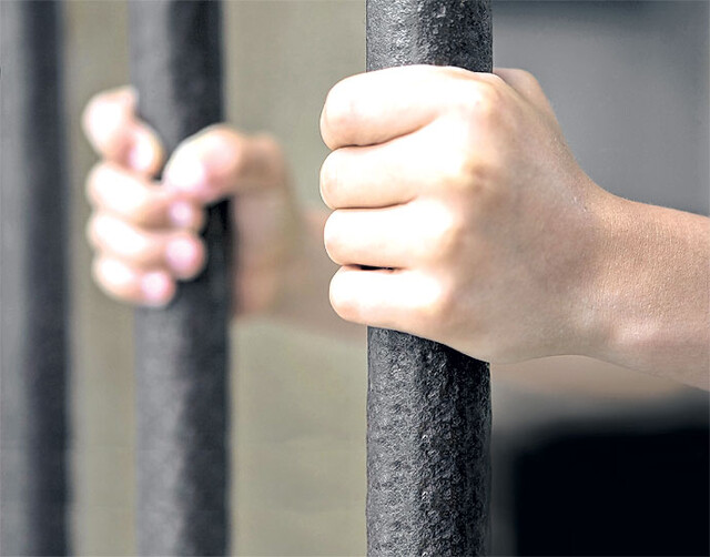 Condenado por intentar matar a bebé de 3 meses 1 Condenado por intentar matar a bebé de 3 meses Carlos Andrés Cano Marulanda, conocido con los alias de 'El Chusco' o 'El Costeño', fue condenado a 37 años y 2 meses de prisión por haber intentado asesinar a un bebé de tan solo 3 meses y a una mujer.