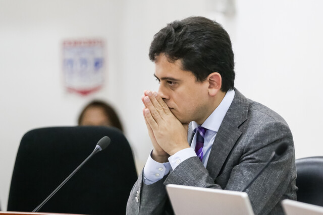Confirman salida del director de la Dian: este es su reemplazo 2 Confirman salida del director de la Dian: este es su reemplazo Luego de varios rumores sobre la salida de Luis Carlos Reyes de la Dirección de Impuestos y Aduanas Nacionales (DIAN), en la tarde de hoy se confirmó su salida y hasta quien sería su reemplazo.
