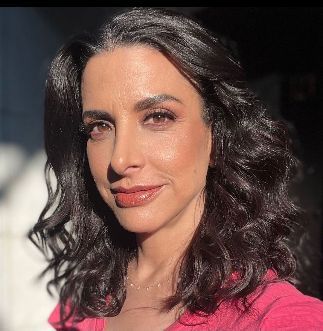 Conmoción por la muerte de la actriz y presentadora Verónica Toussaint a los 48 años Conocida por su destacado trabajo en la televisión mexicana, Verónica Toussaint dejó este mundo luego de una ardua lucha contra la enfermedad.