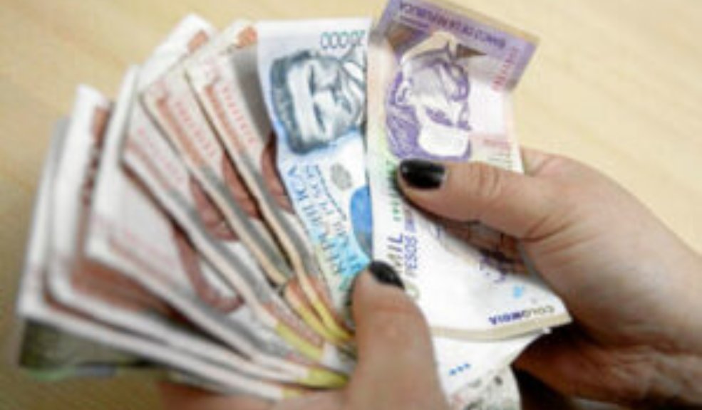 ¿Por qué es importante la educación financiera? 9 ¿Por qué es importante la educación financiera? Para algunas personas la educación financiera es un tema que puede parecer difícil, esto a su vez genera poco interés y hay quien es no le encuentran utilidad. incluso puede existir la creencia de que es un asunto solo para expertos en finanzas y por eso lo evitan o lo consideran algo distante de su día a día.