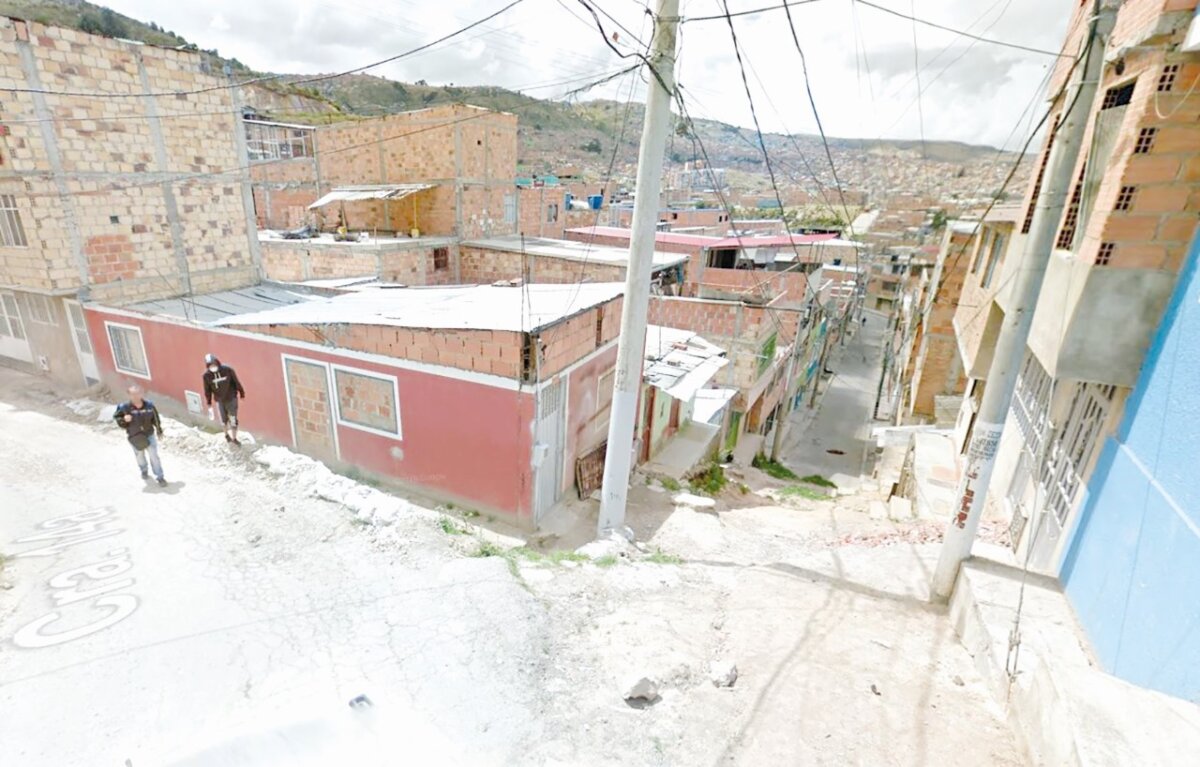 Cuatro personas asesinadas en menos de 24 horas en Ciudad Bolívar 1 Cuatro personas asesinadas en menos de 24 horas en Ciudad Bolívar Ciudad Bolívar vivió un violento fin de semana, pues se presentaron 4 homicidios en menos de 24 horas. Esto es lo que se sabe.