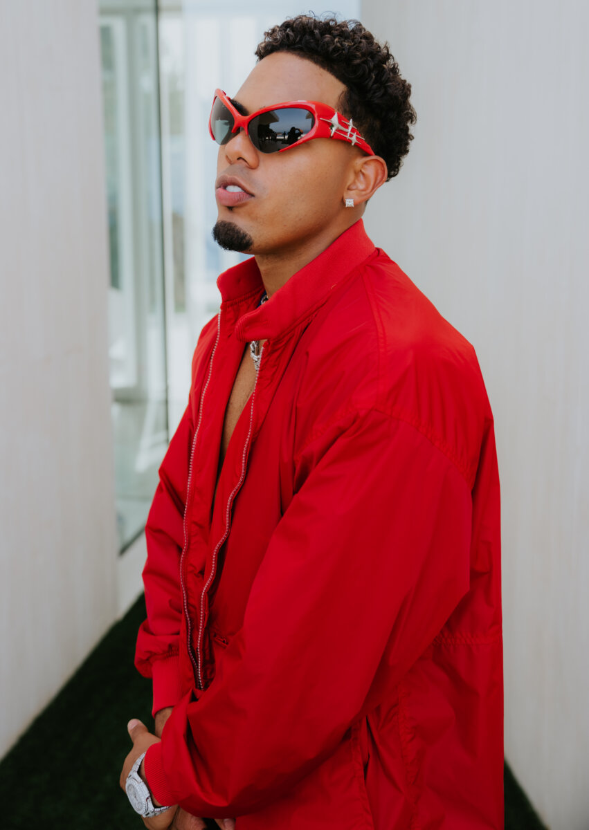 Myke Towers llega a Colombia con su gira 'Vive La Tuya… No La Mía Tour' 2 Myke Towers llega a Colombia con su gira 'Vive La Tuya… No La Mía Tour' El artista puertorriqueño Myke Towers confirmó su llegada a Colombia como parte de su gira mundial.
