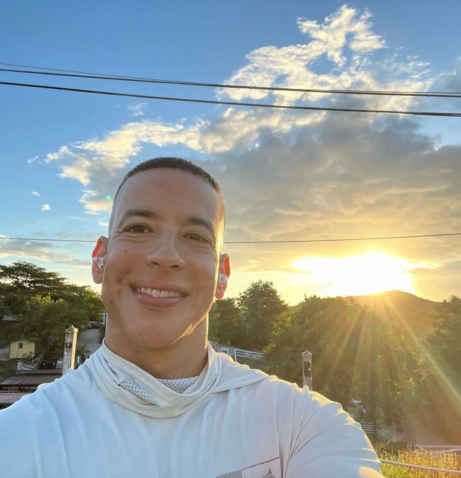 Daddy Yankee regresó con una nueva canción sobre la fe Daddy Yankee lanzó un nuevo tema sobre la fe y el amor, en el que muestra su nueva faceta como cantante cristiano.