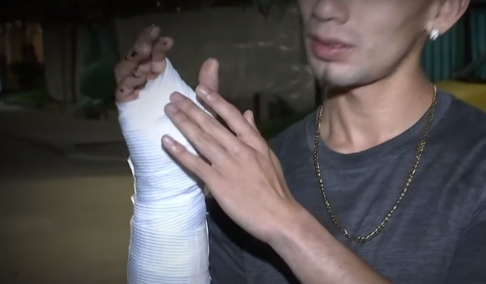 Delincuentes apuñalaron a un joven en un intento de hurto en la avenida El Dorado 1 Delincuentes apuñalaron a un joven en un intento de hurto en la avenida El Dorado Tras oponerse a un hurto, un joven fue apuñalado en una mano por tres delincuentes que, al parecer, eran menores de edad. Los hechos ocurrieron en la avenida El Dorado.