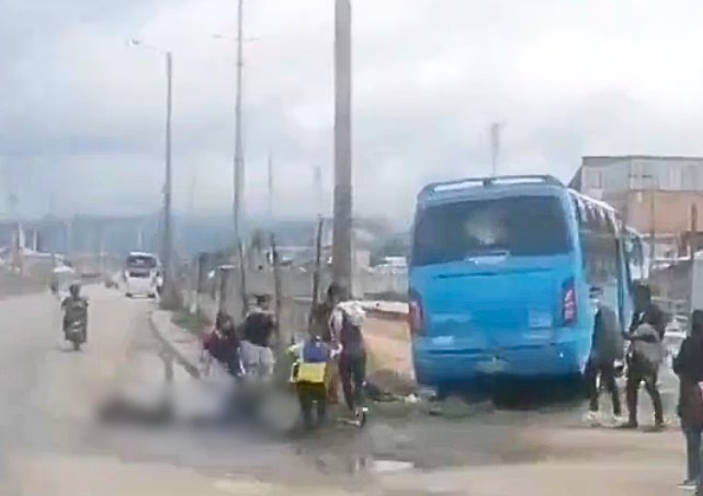 Detalles de accidente en Soacha que casi le cuesta la vida a 4 estudiantes 1 Detalles de accidente en Soacha que casi le cuesta la vida a 4 estudiantes Cuatro estudiantes del Instituto de Educación Ricaurte, en el vecino municipio de Soacha (Cundinamarca), resultaron heridos luego de un aparatoso accidente de tránsito ocurrido en la tarde de ayer.