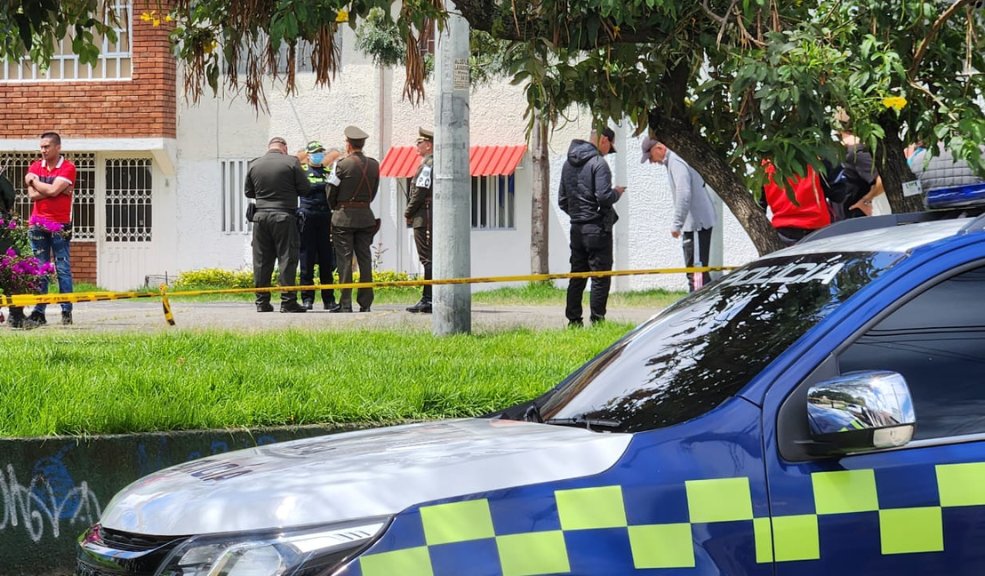 Detalles de la muerte de familia en Puente Aranda: así hallaron los cuerpos En horas de la mañana de este 24 de mayo, las autoridades comunicaron la muerte de una familia en la localidad de Puente Aranda. Al parecer, el padre habría asesinado a su esposa e hijos.