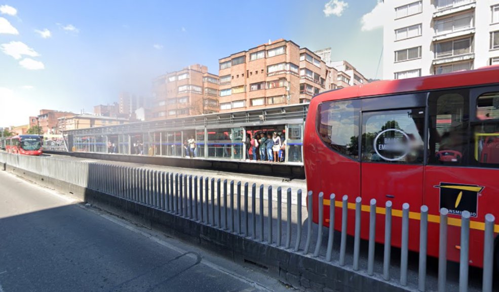 El Metro de Bogotá llega a Marly 4 El Metro de Bogotá llega a Marly La construcción de la Primera Línea del Metro de Bogotá sigue avanzando y con ello vienen cambios en las dinámicas de la capital que, inevitablemente, cambiarán la forma de movilizarnos por Bogotá, especialmente por la Troncal Caracas. Por eso, el Distrito avanza en un completo plan de mitigación en movilidad para facilitarles la vida a los bogotanos, sobre todo a los que viven, trabajan o circulan por el sector de Marly (Chapinero), ya que la estación de Transmilenio, que lleva el mismo nombre, dejará de operar a partir del próximo 25 de mayo, le contamos por qué