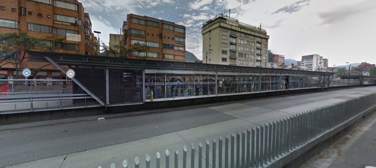 El Metro de Bogotá llega a Marly 1 El Metro de Bogotá llega a Marly La construcción de la Primera Línea del Metro de Bogotá sigue avanzando y con ello vienen cambios en las dinámicas de la capital que, inevitablemente, cambiarán la forma de movilizarnos por Bogotá, especialmente por la Troncal Caracas. Por eso, el Distrito avanza en un completo plan de mitigación en movilidad para facilitarles la vida a los bogotanos, sobre todo a los que viven, trabajan o circulan por el sector de Marly (Chapinero), ya que la estación de Transmilenio, que lleva el mismo nombre, dejará de operar a partir del próximo 25 de mayo, le contamos por qué