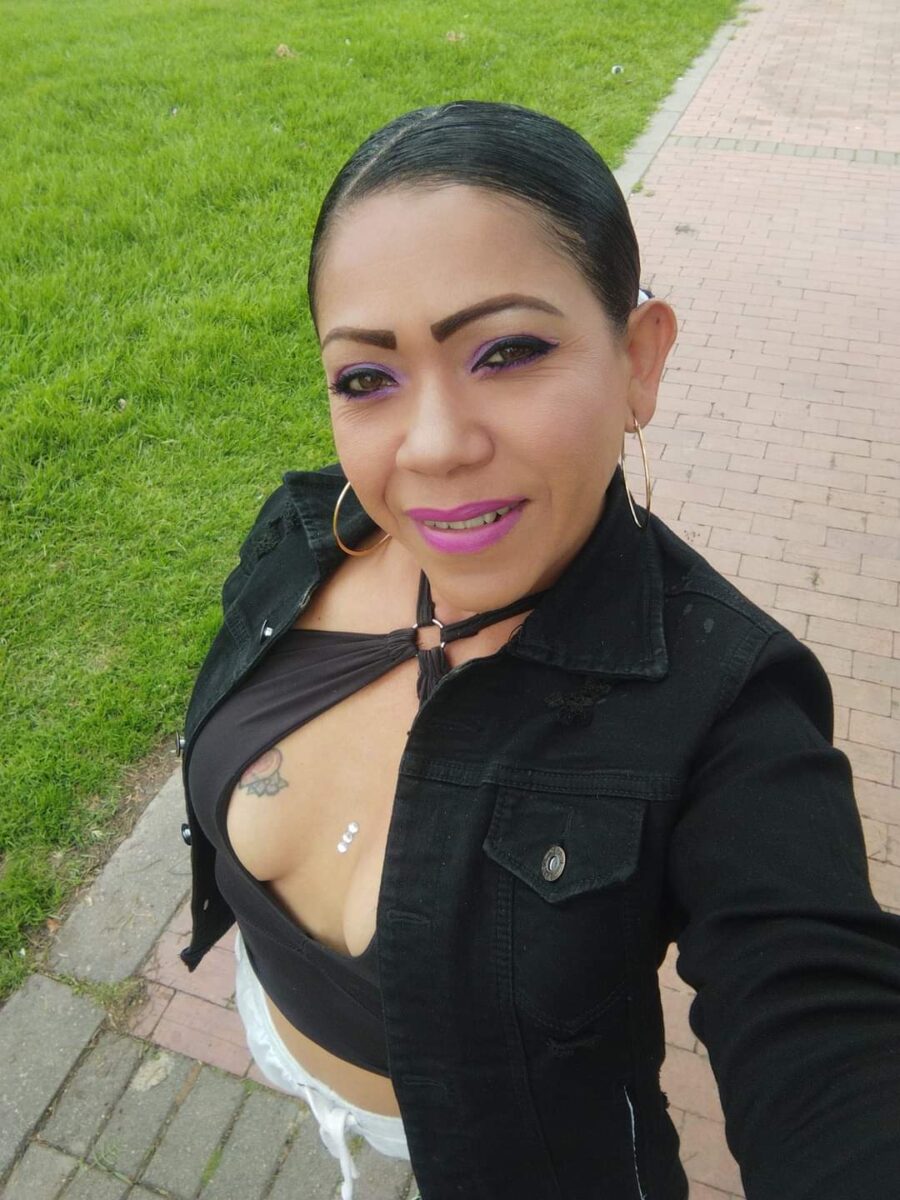 Ella era Leandra, la vendedora de tintos asesinada en Bosa 2 Ella era Leandra, la vendedora de tintos asesinada en Bosa Un certero y letal disparo acabó con la vida de una mujer mientras movilizaba un triciclo, el mismo con el que se ganaba la vida, en plena vía pública del barrio Porvenir (Bosa), la noche del martes.