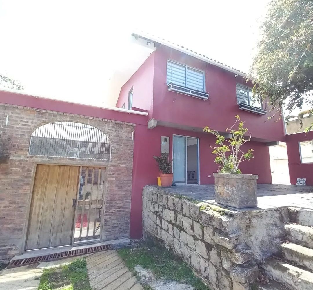 Esta es la millonada que cuesta la casa que la actriz Marcela Benjumea puso en venta Es una casa bastante espaciosa, acogedora, muy iluminada y con un paisaje hermoso.