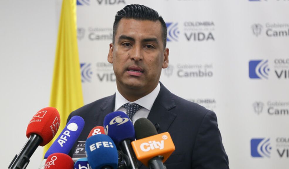 Funcionarios del Inpec han recibido 550 amenazas de muerte en dos años El teniente coronel Daniel Gutiérrez, director del Instituto Nacional Penitenciario y Carcelario (Inpec), se refirió al asesinato del coronel en retiro Elmer Fernández, quien se desempeñaba como director de la cárcel y penitenciaría de mediana seguridad de Bogotá, La Modelo, y fue ultimado a tiros este jueves.