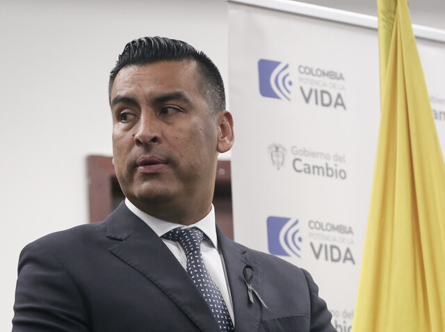 Funcionarios del Inpec han recibido 550 amenazas de muerte en dos años El teniente coronel Daniel Gutiérrez, director del Instituto Nacional Penitenciario y Carcelario (Inpec), se refirió al asesinato del coronel en retiro Elmer Fernández, quien se desempeñaba como director de la cárcel y penitenciaría de mediana seguridad de Bogotá, La Modelo, y fue ultimado a tiros este jueves.