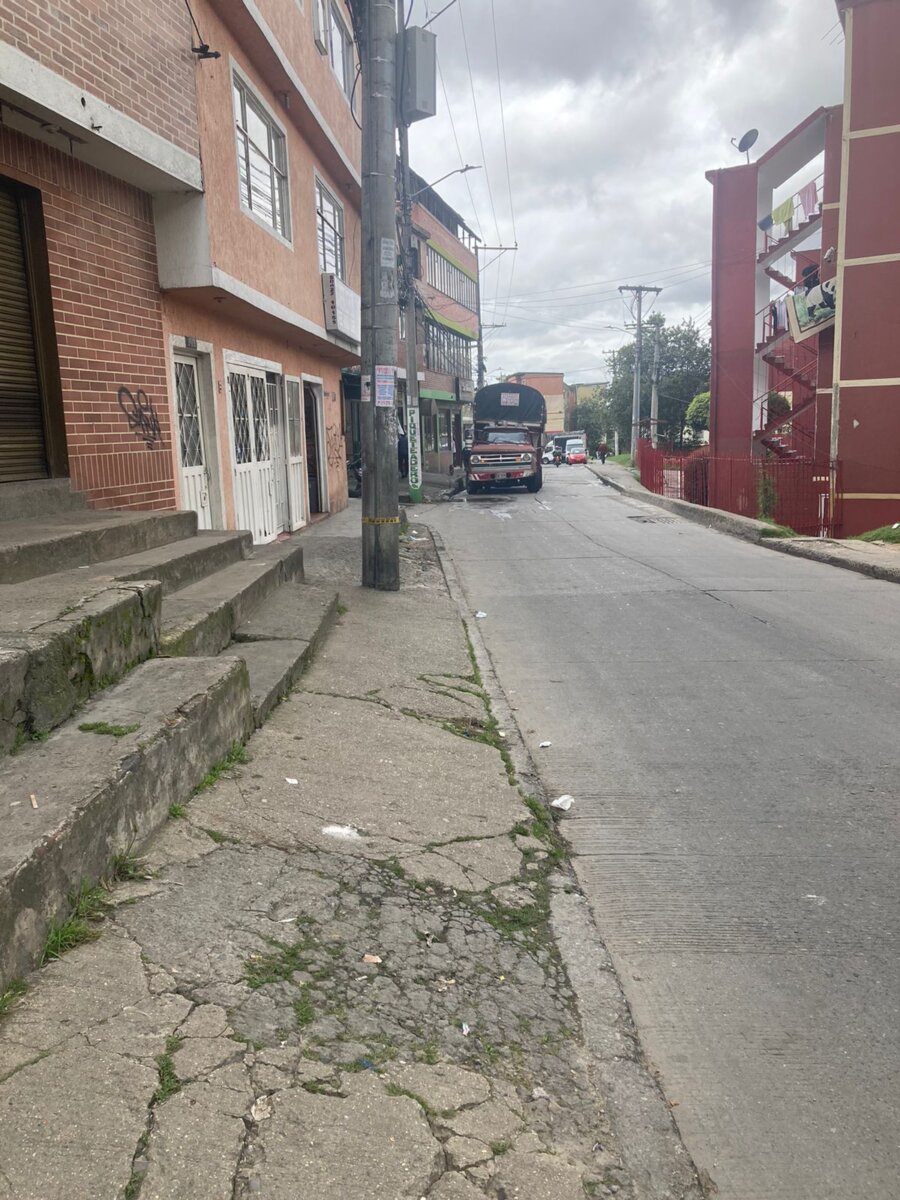 Gilber fue vilmente asesinado en Rafael Uribe La tranquilidad del barrio Diana Turbay, ubicado en la localidad de Rafael Uribe, se vio interrumpida ayer tras el atroz asesinato de Gilber Camacho Capera.