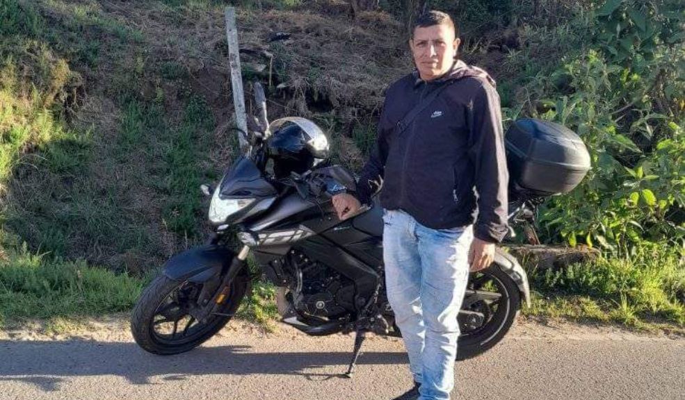 Gilber fue vilmente asesinado en Rafael Uribe La tranquilidad del barrio Diana Turbay, ubicado en la localidad de Rafael Uribe, se vio interrumpida ayer tras el atroz asesinato de Gilber Camacho Capera.