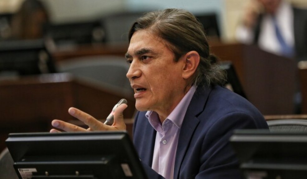Gustavo Bolívar confirmó que desaparecerán varios subsidios 4 Gustavo Bolívar confirmó que desaparecerán varios subsidios El director de Prosperidad Social, Gustavo Bolívar, aseguró que algunos subsidios desaparecerán, pues se convertirán en proyectos productivos para los beneficiarios, esto con el fin de que las poblaciones vulnerables empiecen a crear empresas.