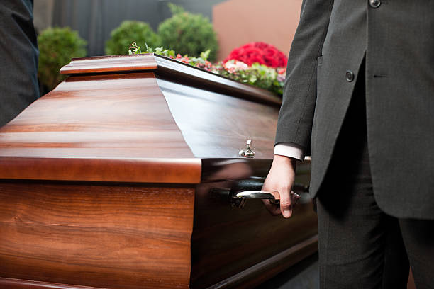 Hospital de Engativá entregó cadáver equivocado de un hombre fallecido a una familia 2 Hospital de Engativá entregó cadáver equivocado de un hombre fallecido a una familia Además de vivir la dolorosa muerte de Jose Antonio Páez, la familia del fallecido quedó consternada al recibir el cuerpo equivocado.