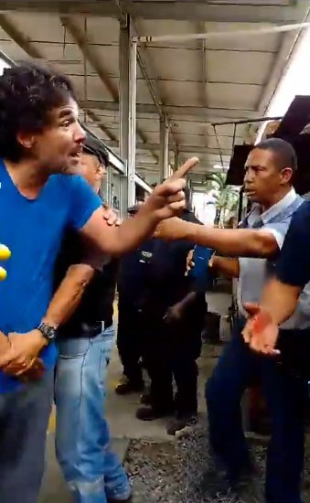 Indignación por presunto maltrato a un trabajador: Petro se pronunció En un video que se ha viralizado en redes sociales, se ve cómo un trabajador está siendo golpeado, al parecer, por reclamar que le paguen horas extras.