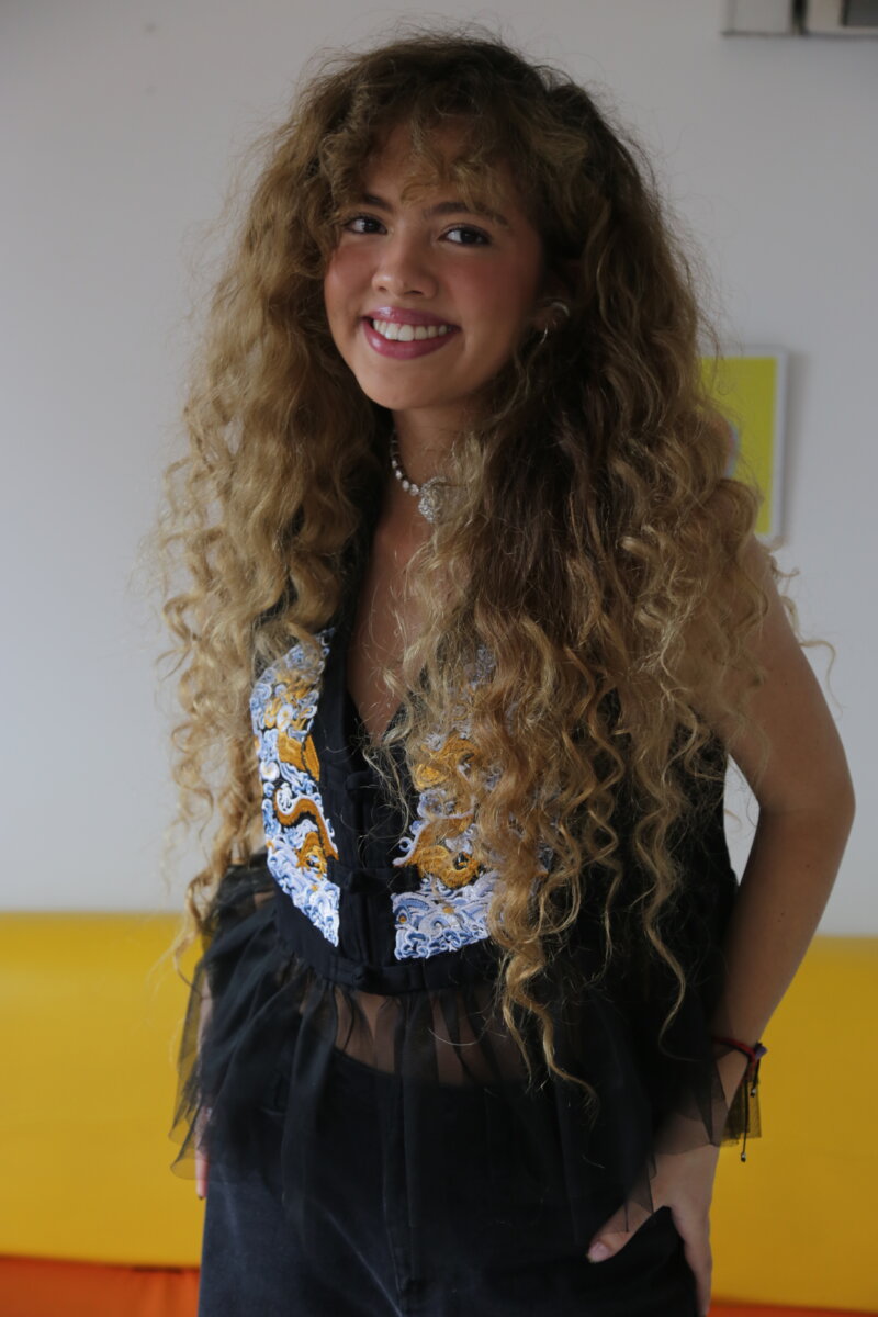 Ivanna, ganadora de 'La voz kids', se prepara para lanzar su primer álbum 1 Ivanna, ganadora de 'La voz kids', se prepara para lanzar su primer álbum Tras ganar 'La voz kids', Ivanna desapareció por un tiempo del radar de los medios. Ahora, volvió con un nuevo sencillo denominado 'Llévame contigo', el cual hará parte de su primer álbum.