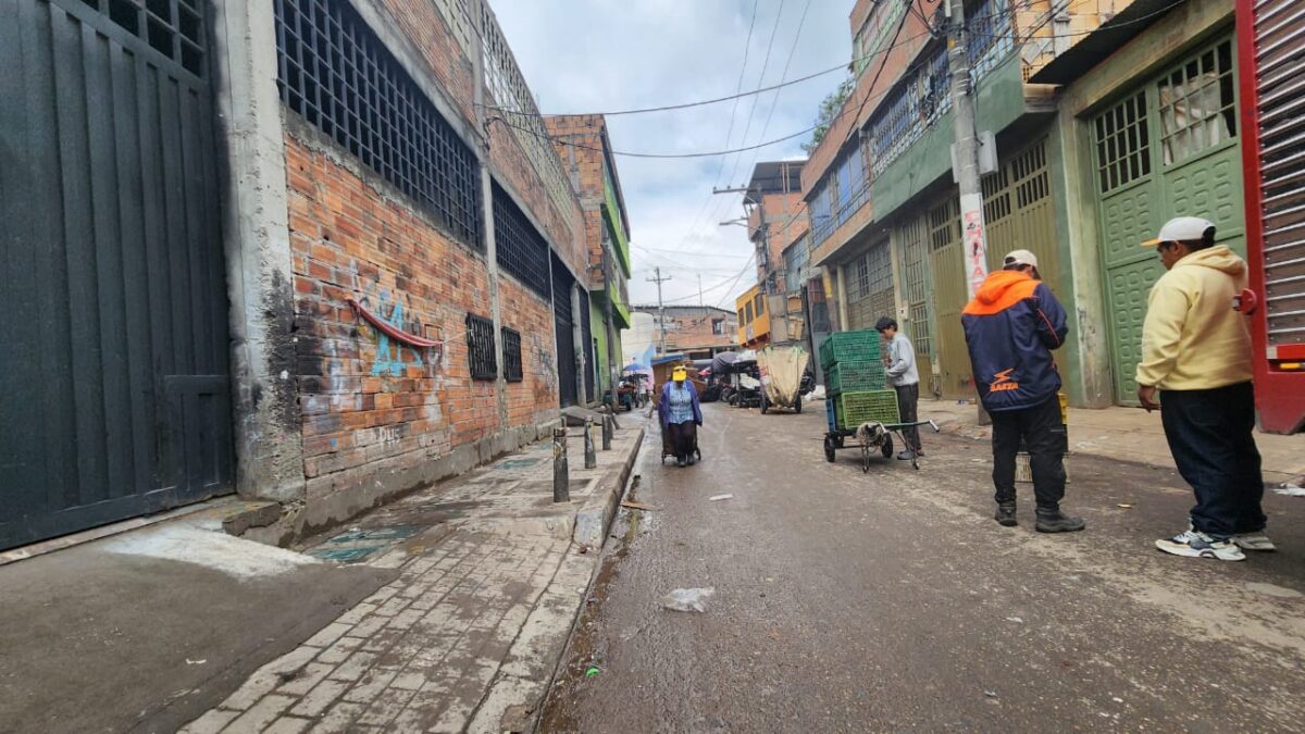 Joven fue baleado en el barrio María Paz 9 Joven fue baleado en el barrio María Paz El barrio María Paz, en la localidad de Kennedy, una vez más se convirtió en el escenario de un atentado sicarial que tuvo lugar a plena luz del día, sobre la tarde del jueves.