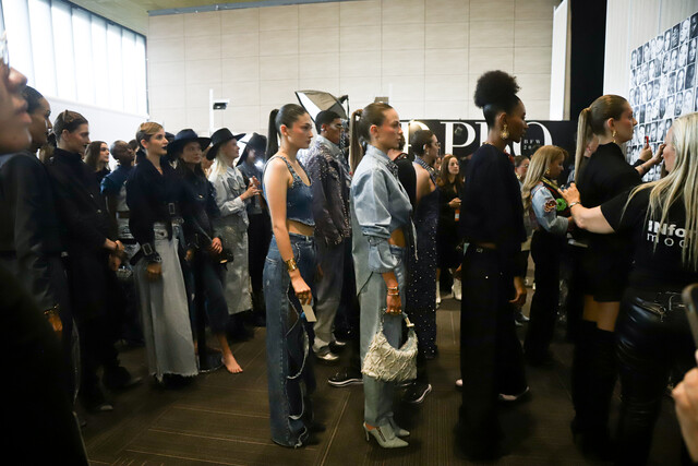 La moda del 'Madrugón' brilló en el Bogotá Fashion Week 2024 Aunque dentro de la parrilla de programación del Bogotá Fashion Week se encuentran importantes nombres del diseño de vestuario y accesorios del país, había una pasarela que particularmente llamaba más la atención. Le contamos de qué se trata.