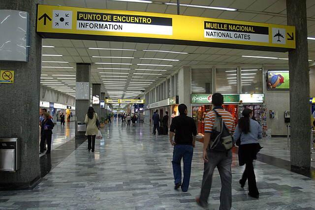 Llegó a Colombia un vuelo con 61 ciudadanos inadmitidos en México Este viernes llegó a Colombia un vuelo con 61 connacionales que fueron inadmitidos en México y que de manera voluntaria retornan al país. Entre los viajeros se contaban 18 mujeres y 43 hombres que, habían infringido la normatividad migratoria mexicana durante su estadía en el país.