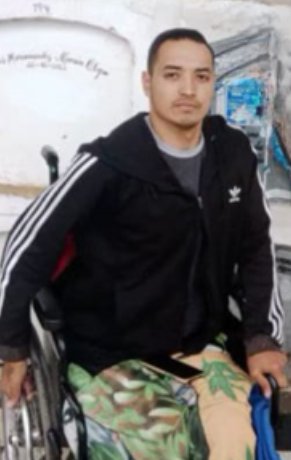 Macabro: David fue asesinado en su silla de ruedas 1 Macabro: David fue asesinado en su silla de ruedas En medio de una de las calles del barrio El Amparo (Kennedy), yacía sin vida, tendido en su silla de ruedas, David Leonardo Obando Jaramillo, después de ser atacado a bala en el barrio en el que vivía y se ganaba la vida.