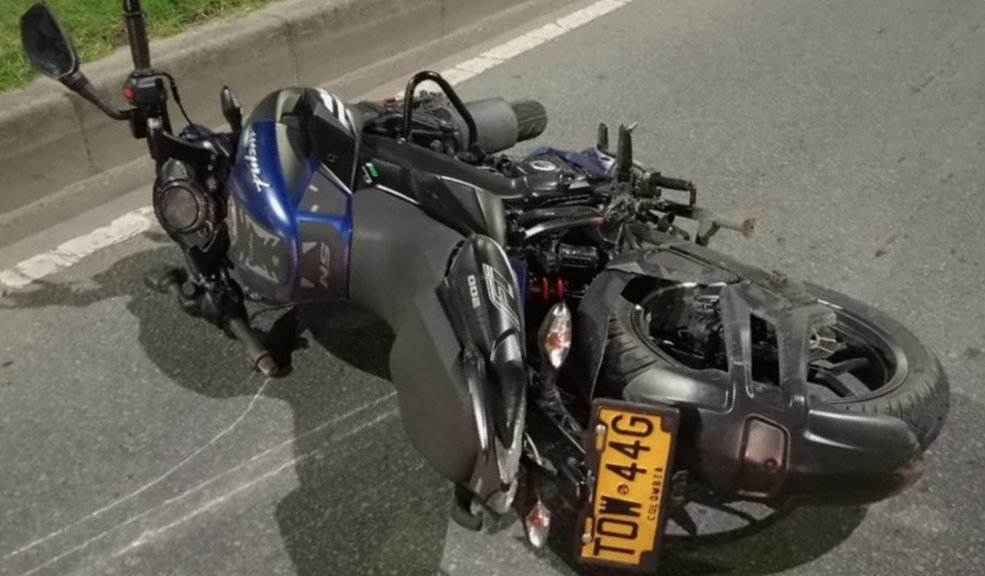 Motociclista murió tras chocar contra separador en Kennedy Un fatal accidente cobró la vida de un motociclista en la llamada 'Curva de la muerte' en Kennedy.