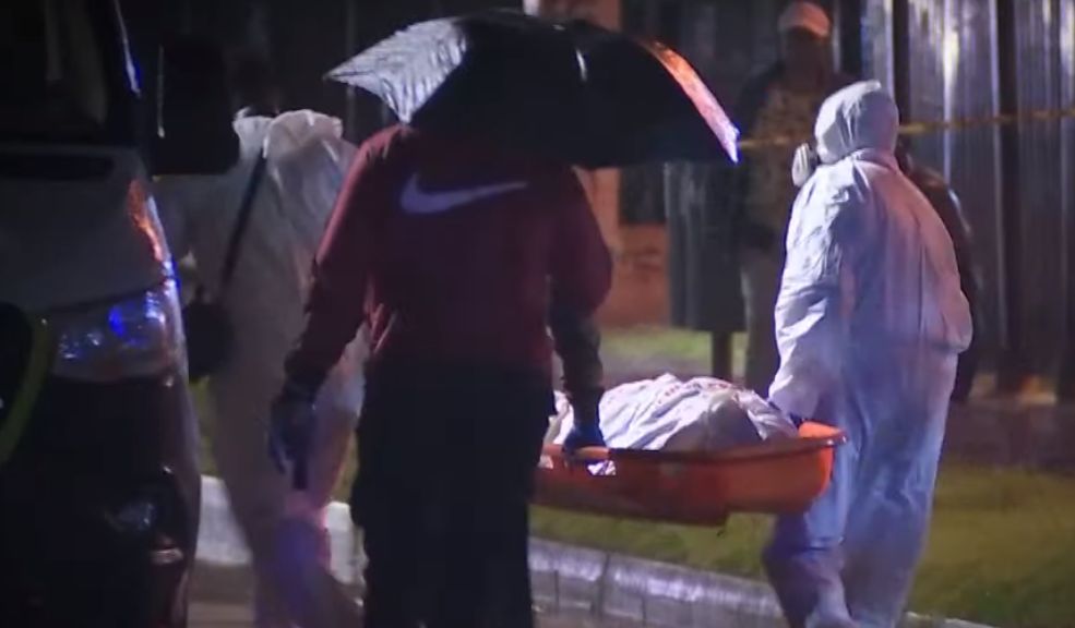 Mujer fue asesinada al frente de su hija en Bosa Una mujer, que al parecer era vendedora ambulante, fue ultimada con arma de fuego en el barrio Porvenir de la localidad de Bosa.