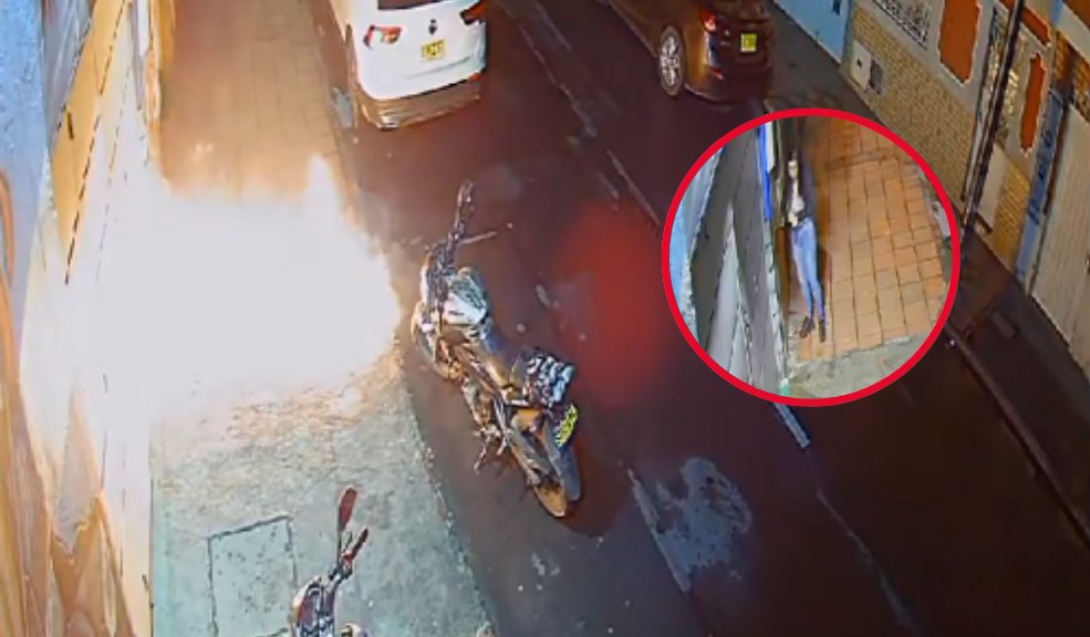 Mujer incendió un local de bolirana en Tunjuelito Presuntamente la mujer cuenta con antecedentes judiciales; sin embargo, se desconoce sus motivaciones para incendiar la bolirana donde aún en el interior se encontraba una pareja.