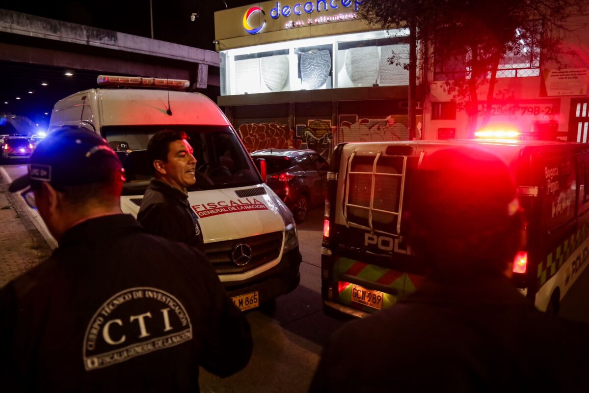 Ofrecen recompensa de $50 millones por sicarios del director de La Modelo La Alcaldía de Bogotá anunció que ofrecerá una millonaria recompensa por información que permita dar con los responsables del homicidio del director de la cárcel La Modelo, Elmer Fernández.