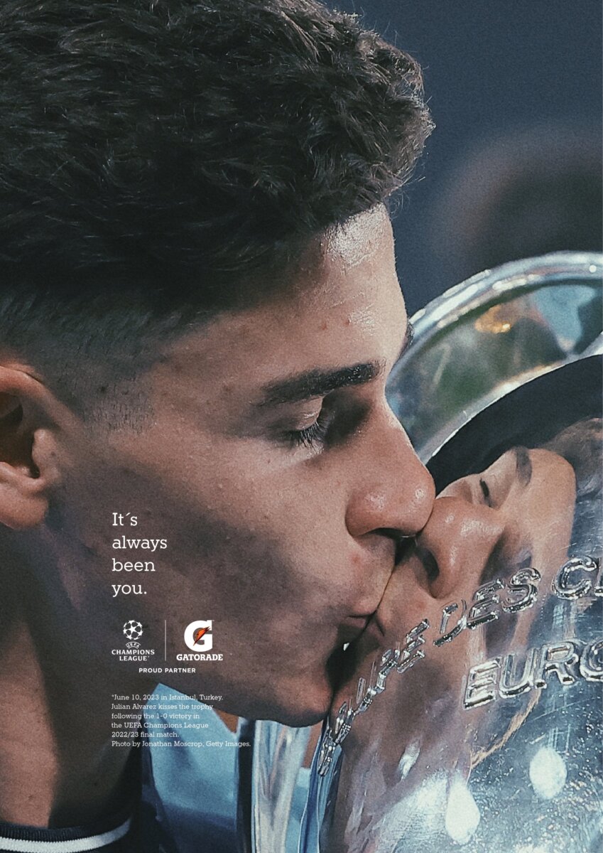 Gatorade y UEFA Champions League: Reconociendo el Verdadero Campeón 1 Gatorade y UEFA Champions League: Reconociendo el Verdadero Campeón En un mundo donde el reconocimiento externo a menudo eclipsa el auto-reconocimiento, "It's Always Been You" busca cambiar esa narrativa. Celebra el viaje personal de cada atleta, inspirando a otros a valorar y agradecer su propio esfuerzo en cada paso hacia la grandeza deportiva.