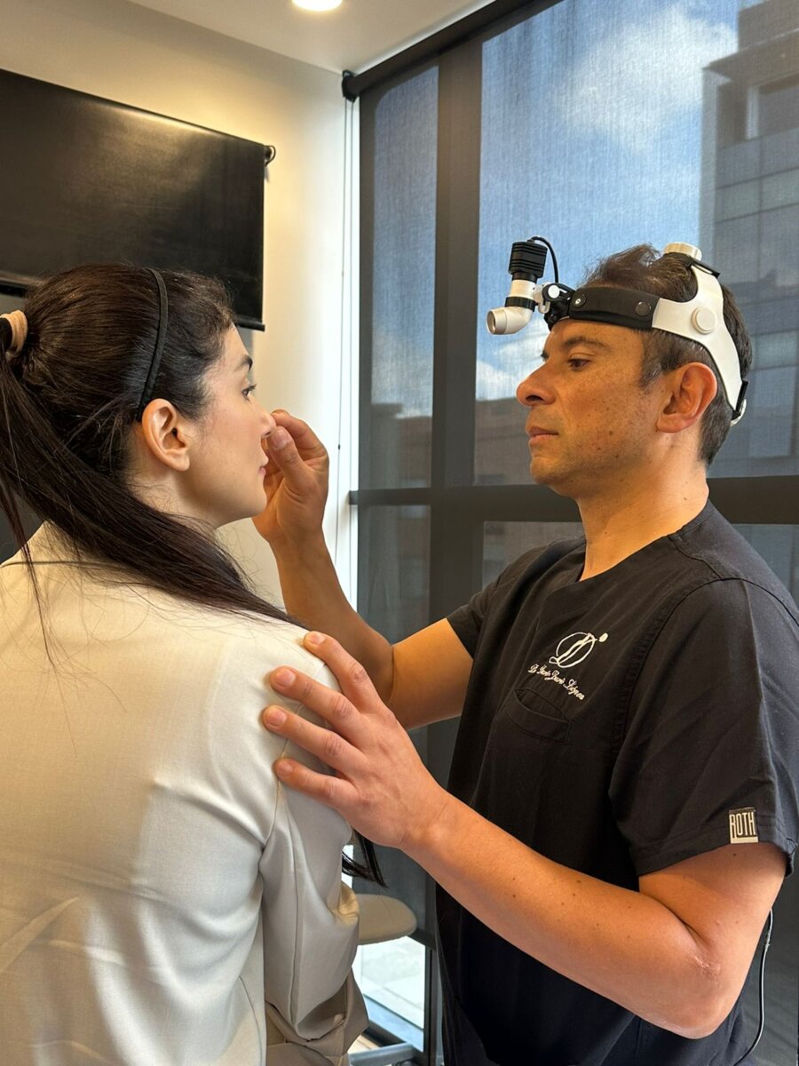 Rejuvenecimiento Facial 3D: la nueva técnica que revoluciona las cirugías plásticas En el campo de la cirugía y medicina plástica, un innovador procedimiento denominado Rejuvenecimiento Facial 3D está marcando tendencia. Le contamos de que se trata.