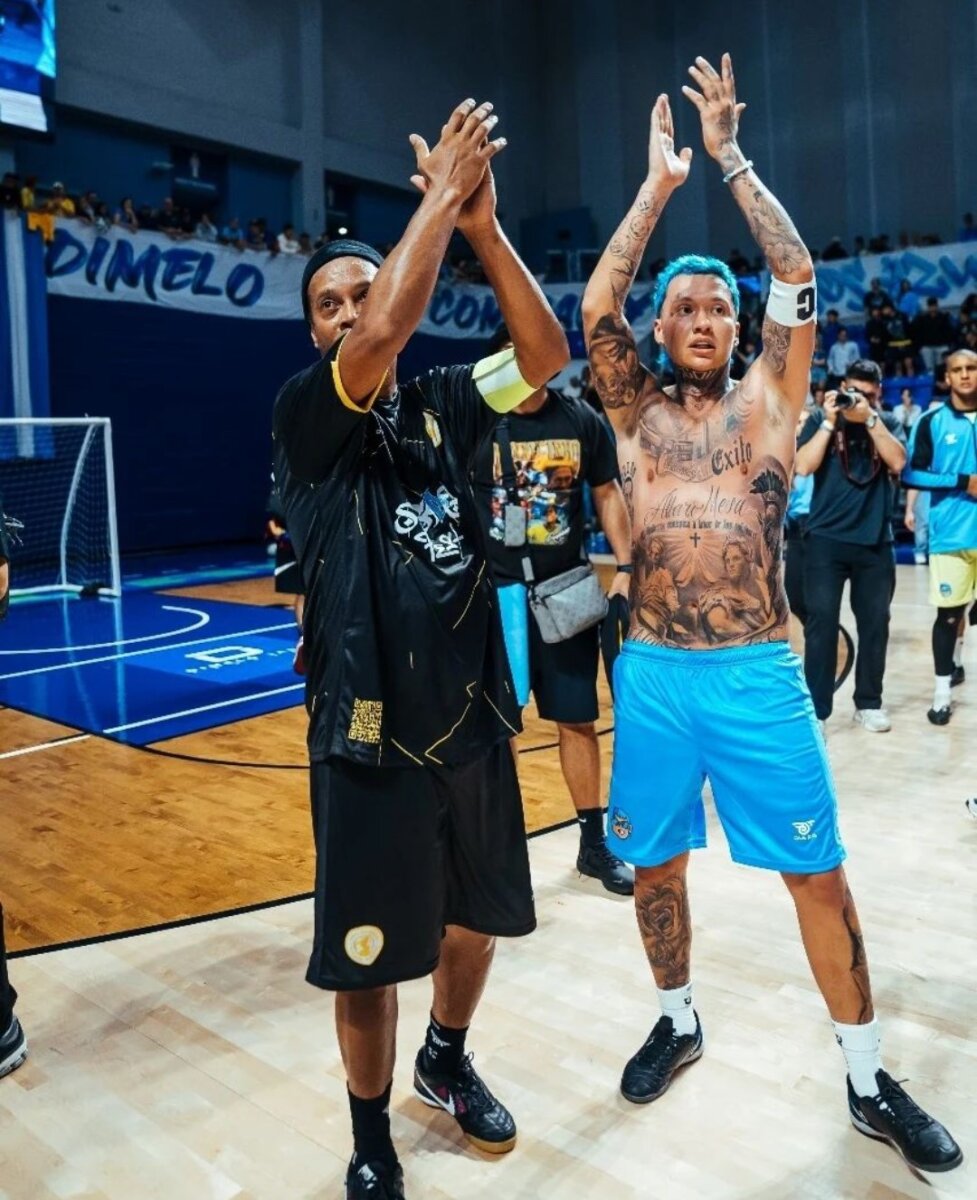 Ronaldinho se prepara para su llegada a Colombia, Blessd lo espera 1 Ronaldinho se prepara para su llegada a Colombia, Blessd lo espera Blessd espera con los brazos abieros a la leyenda del fútbol mundial, Ronaldinho Gaucho: van a jugar un partido.