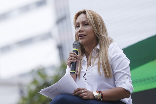 Sandra Ortiz y Andrés Idárraga saldrán del Gobierno Petro por escándalo en la UNGRD La consejera presidencial para las Regiones, Sandra Ortiz, dejará oficialmente su cargo en el gobierno de Gustavo Petro, luego de que la Presidencia de la República le solicitara su renuncia tras el escándalo de la compra irregular de carrotanques en La Guajira.