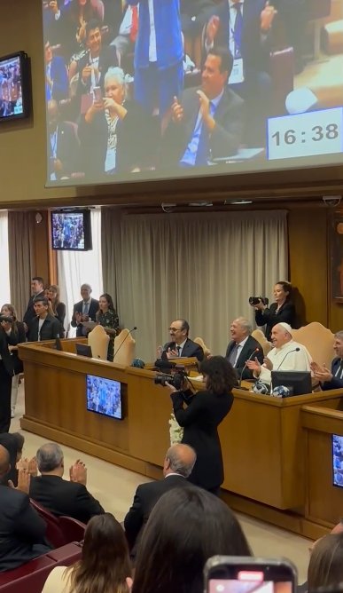 "Sos un buen rapero": Papa Francisco felicitó a Tostao durante encuentro internacional 2 "Sos un buen rapero": Papa Francisco felicitó a Tostao durante encuentro internacional El colombiano puso a gozar al Papa Francisco con sus letras.