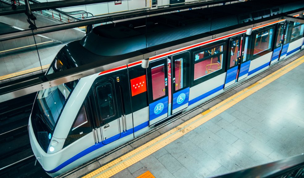 Un colombiano se bajó a orinar en el metro de Madrid y murió arrollado Recientemente, las autoridades españolas informaron la muerte de un joven colombiano en las vías del tren de Madrid, al parecer, por una imprudencia. Esto es lo que se sabe