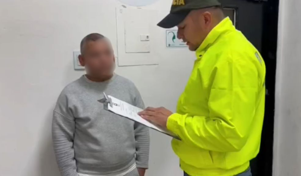 Venezuela pide la extradición de 2 integrantes del 'Tren de Aragua' capturados en Colombia Juan Antonio Gil Díaz, conocido como 'Toño', y Carlos Ramón Escobar García, alias 'Carlos Ramón', presuntos integrantes de la red criminal 'Tren de Aragua', fueron capturados en el país y serán extraditados a Venezuela para que paguen por sus delitos.