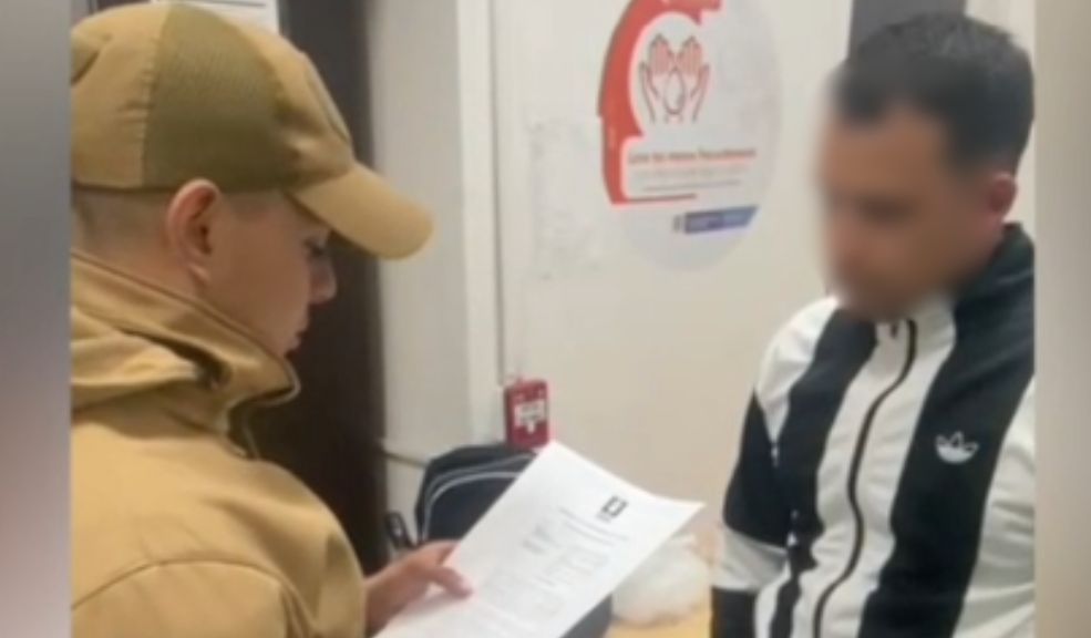 Venezuela pide la extradición de 2 integrantes del 'Tren de Aragua' capturados en Colombia Juan Antonio Gil Díaz, conocido como 'Toño', y Carlos Ramón Escobar García, alias 'Carlos Ramón', presuntos integrantes de la red criminal 'Tren de Aragua', fueron capturados en el país y serán extraditados a Venezuela para que paguen por sus delitos.