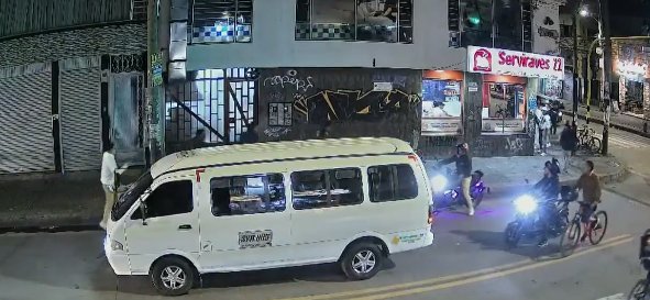 Violento enfrentamiento entre conductor y peatón deja un herido El conductor atacó a los peatones con un machete.