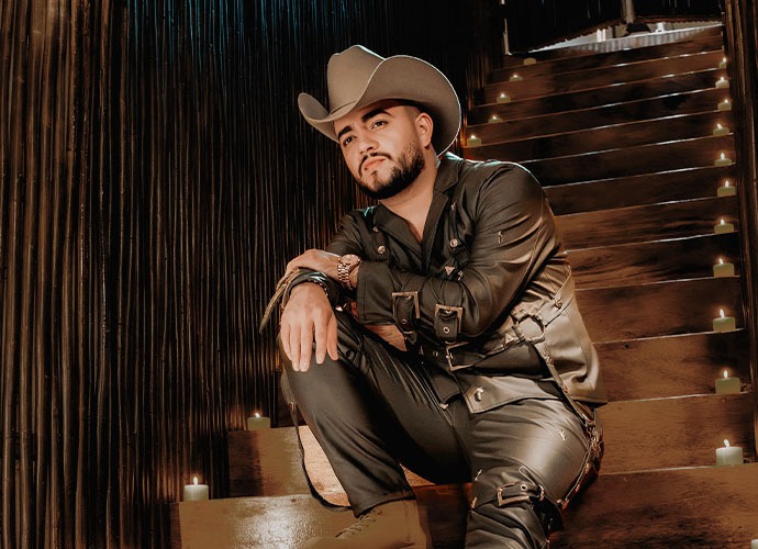 "Dos amigos enamorados de una misma mujer": Yeison Jiménez en su nuevo éxito La música popular esta prendida con el nuevo éxito 'Tequila y Limón' de Yeison Jiménez y Andrey Riobueno, donde muestran a "Dos amigos enamorados de una misma mujer"
