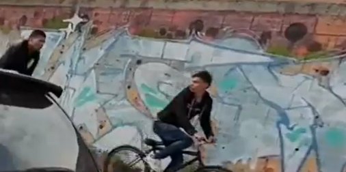 EN VIDEO: indignante atraco a conductor en Puente Aranda El robo se presentó en medio de un trancón.