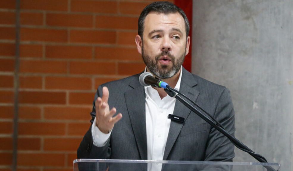 Se inició investigación para encontrar a quienes quemaron estación de TransMilenio Tras los disturbios que este jueves se presentaron en inmediaciones de la Universidad Nacional, luego de la firma de un acta en una Notaría que posesionó a José Ismael Peña como rector de la institución, el alcalde de Bogotá, Carlos Fernando Galán, se pronunció.