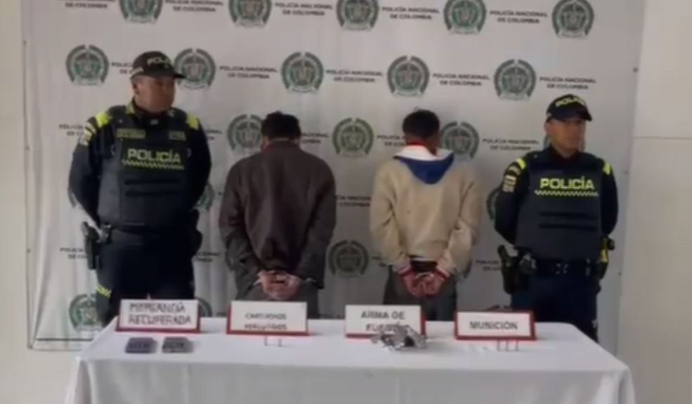 Capturaron a tres hombres que robaron a pasajeros de un bus del Sitp en Ciudad Bolívar Tras una persecución, los tres delincuentes fueron detenidos y se lograron recuperar los objetos robados.