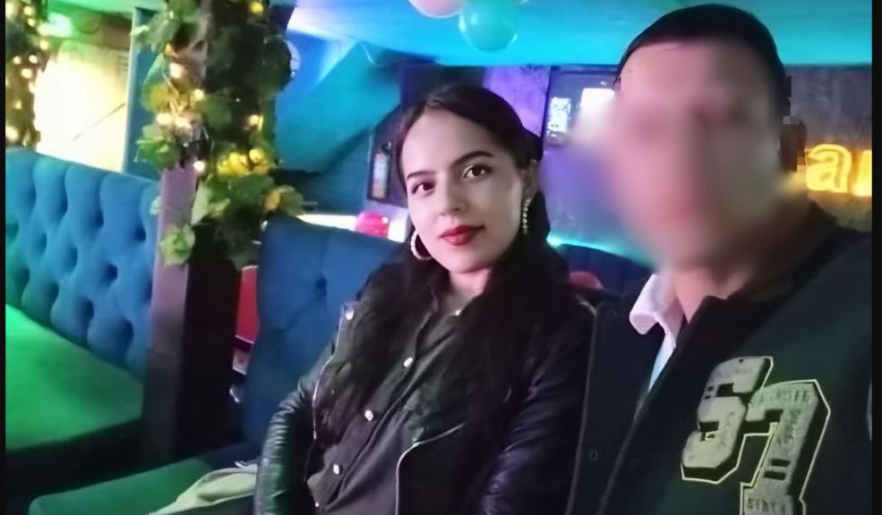 Estefanía fue asesinada por su pareja tras celebración del Día de la Madre 2 Estefanía fue asesinada por su pareja tras celebración del Día de la Madre Estefanía Franco Daraviña, de 30 años, fue apuñalada por su pareja, y delante de su hija, luego de que este mismo sujeto le festejara el Día de la Madre.