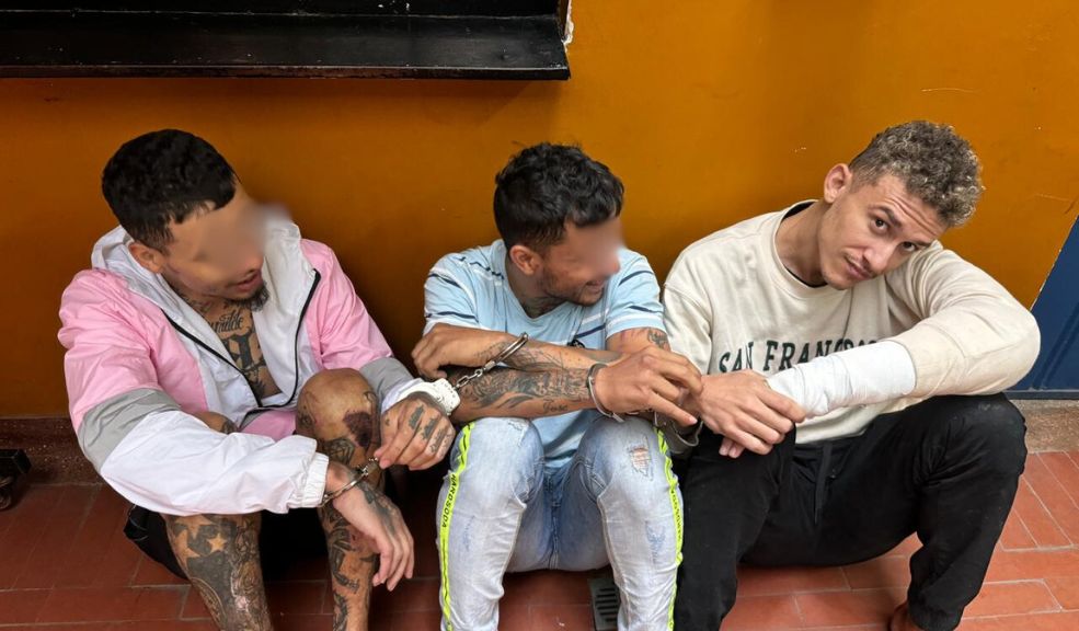 Capturan a hombre que robó patineta eléctrica en el norte de Bogotá 1 Capturan a hombre que robó patineta eléctrica en el norte de Bogotá El hombre fue capturado junto a otros dos delincuentes después de ser señalados de asaltar a ciclistas en Bogotá.
