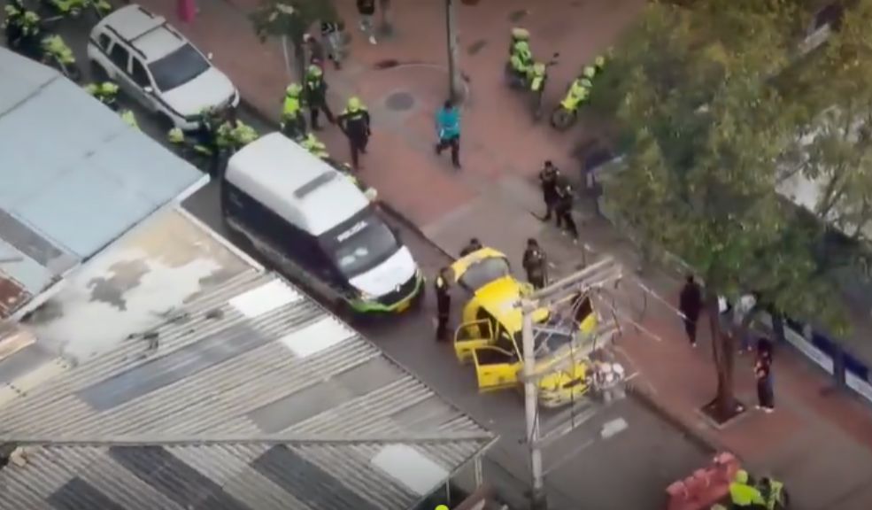 Agarran a sujetos que robaron a conductor de un camión repartidor de gaseosa Con ayuda del Halcón de la Policía lograron dar con el paradero de los delincuentes en Suba.