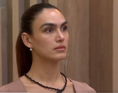 Por esta razón expulsaron a Isabella Santiago de 'La Casa de los Famosos' 1 Por esta razón expulsaron a Isabella Santiago de 'La Casa de los Famosos' Este sábado se vivió uno de los capítulos más controvertidos de la temporada de 'La Casa de los Famosos Colombia', en el que fue expulsada la actriz Isabella Santiago. Les contamos cuáles fueron las reglas que infringió.
